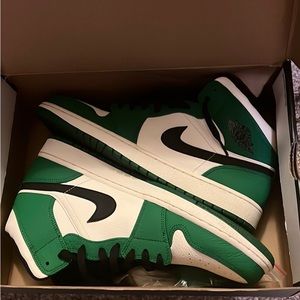 Jordan Retro 1 MID SE